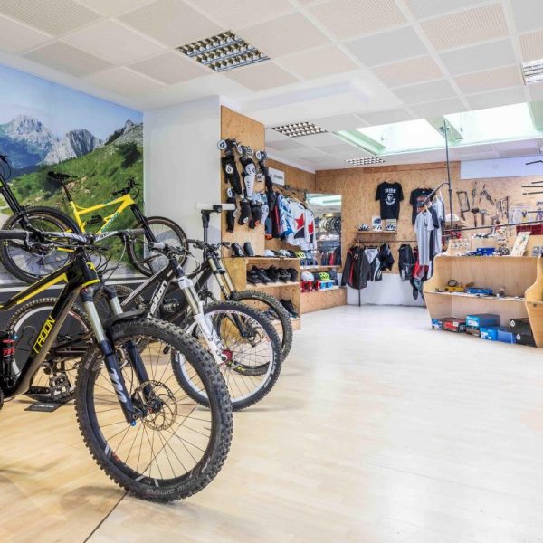 -779623364-Tretobratze-UG-Fahr-Rad-Laden_444961_large